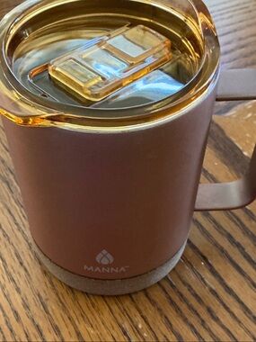 Manna insulated coffee mug with cork bottom. Copper color